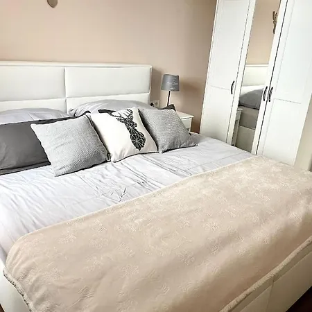 Apartment Diamond - Panorama Schiller