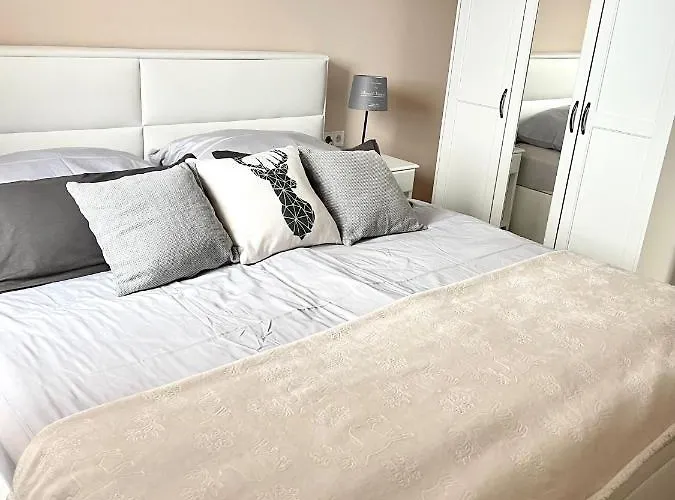 Apartment Diamond - Panorama Schiller